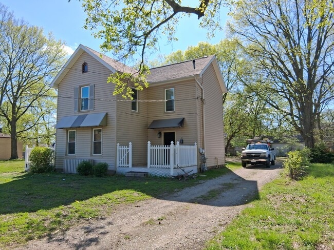 Building Photo - 1205 N Sheridan Rd
