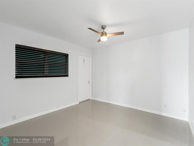 Foto del edificio - 2400 NE 16th St