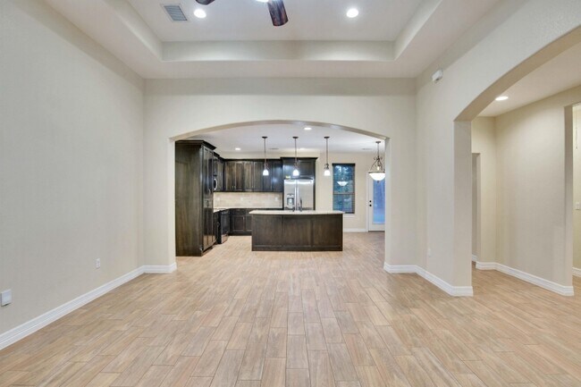 Foto del edificio - 118 N Buckhorn Dr