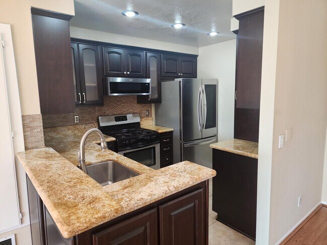 Building Photo - 3855 Thorncroft Ln