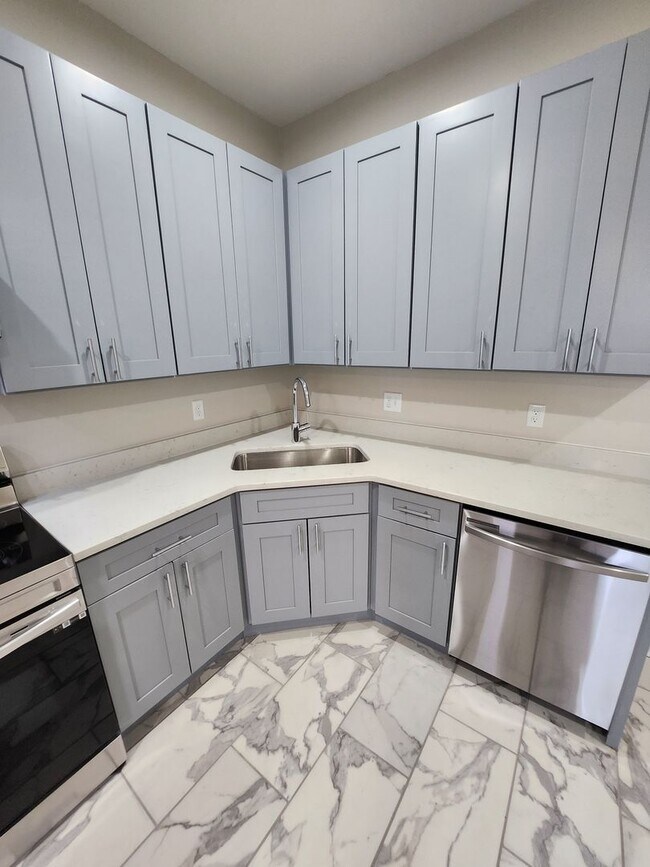 Foto del edificio - Newly Renovated One Bedroom Available Toda...
