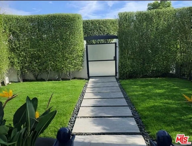 Foto del edificio - 2751 Midvale Ave