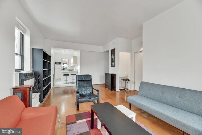 Building Photo - 1001 St Paul St