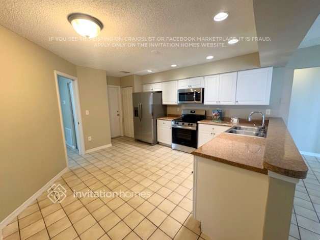 Building Photo - 6832 Mauna Loa Blvd