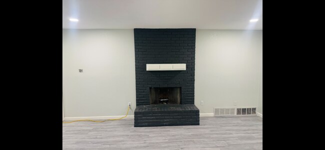 Building Photo - 6431 Bramble Dr