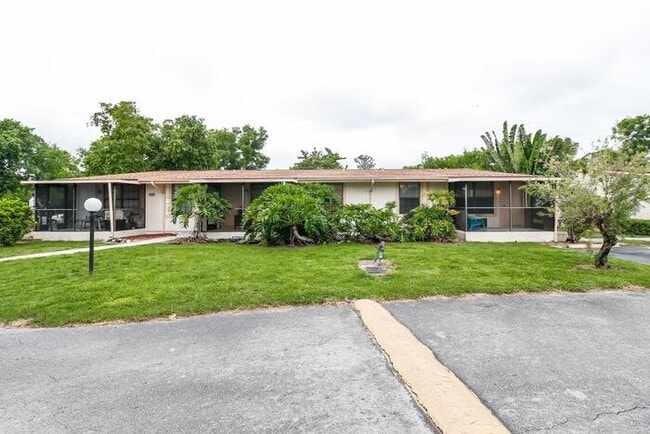 Building Photo - COZY 1/1 LOCATED IN WOODGATE!