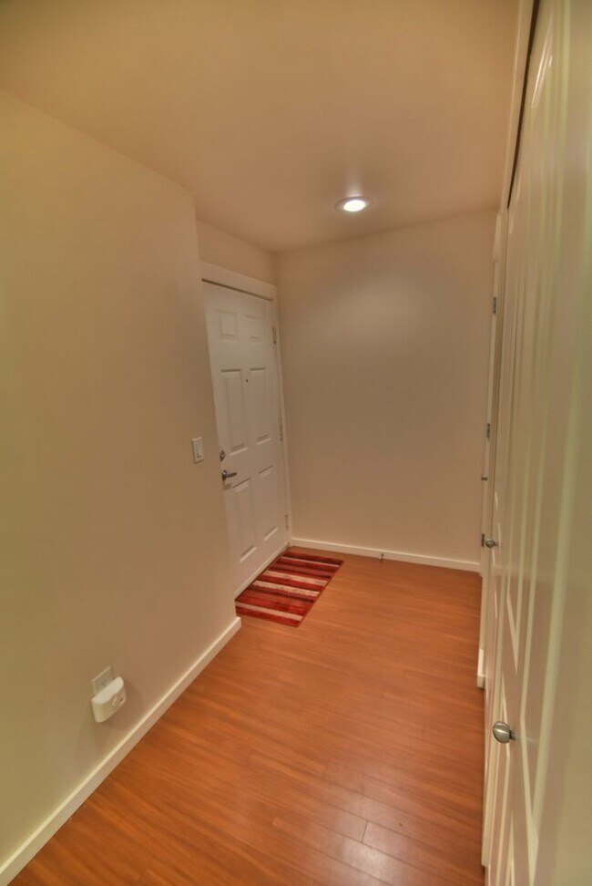 Foto del edificio - 2bd/1ba Kirkland Condo