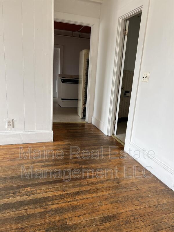 569 Hammond St Unit 5, Bangor, ME 04401 Condo for Rent in Bangor, ME