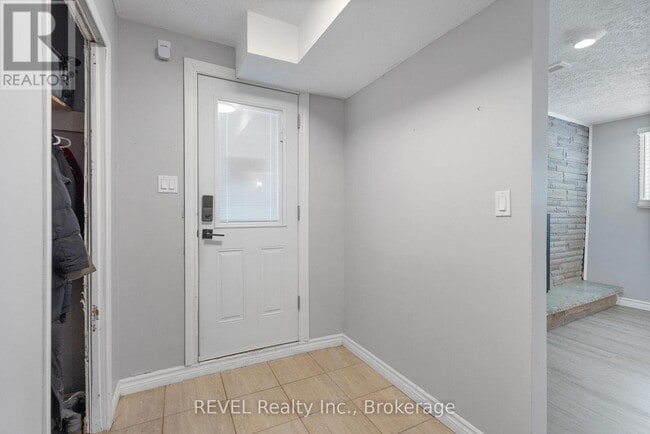 Building Photo - 4210 Briarwood Ave