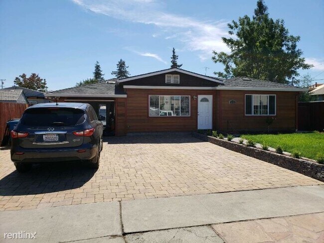 Foto del edificio - 3 br, 1 bath House - 2672 Fair Oaks Ave