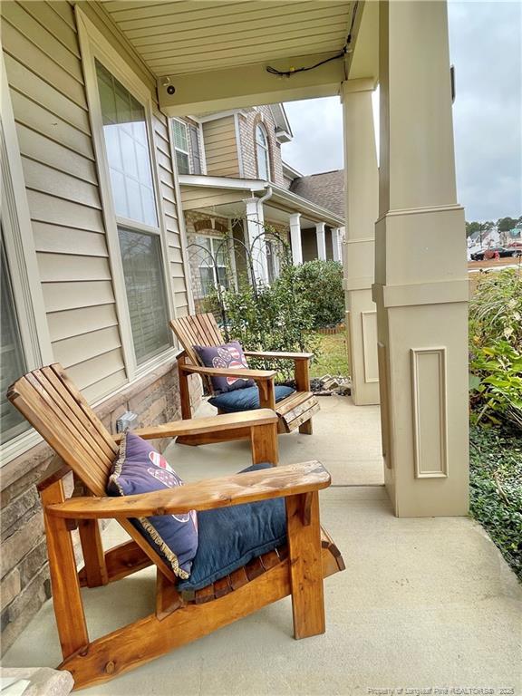 Foto del edificio - 82 Revolutionary Rd