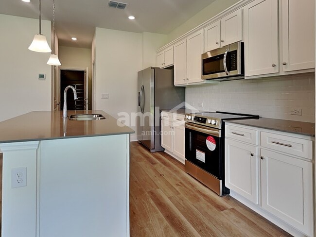 Building Photo - 27212 St Andrews Ave