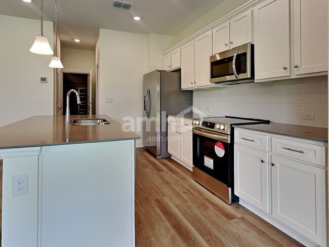 Foto del edificio - 27212 St Andrews Ave