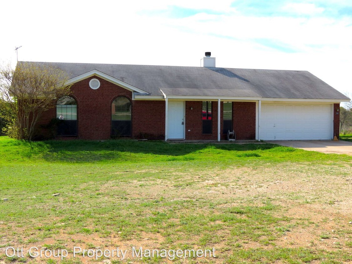 Primary Photo - 3 br, 2 bath House - 256 CR 3368