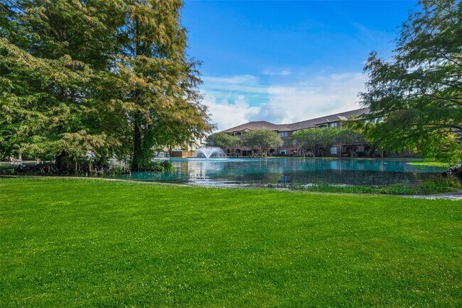 Building Photo - 2815 Kings Crossing Dr