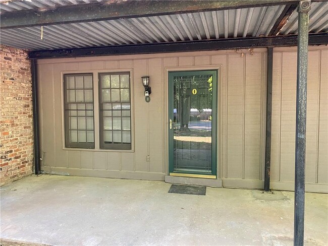 Building Photo - 3085 Colonial Way