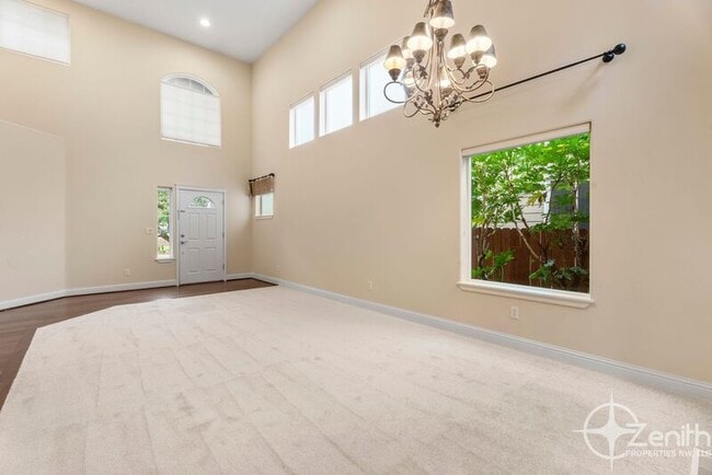 Building Photo - 2903 NE 184th Ave