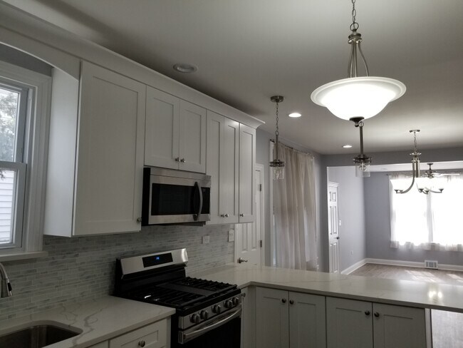 Foto del edificio - 5450 W Foster Ave