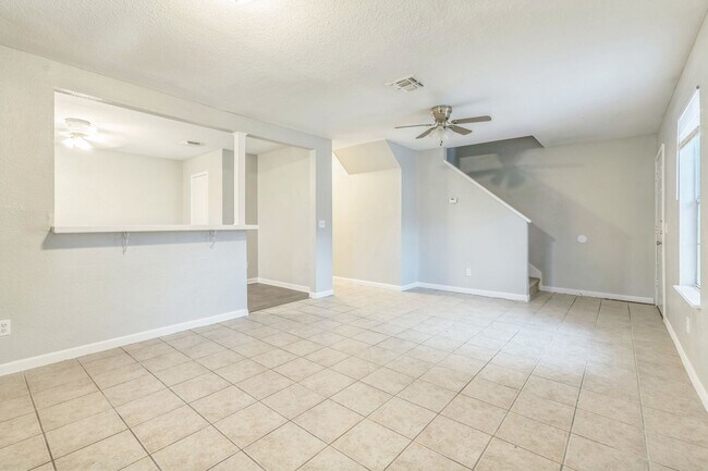 Foto del edificio - **2 Weeks Free! and 50% Security Deposit!!** Spacious 3-Bedroom Townhome in Quiet Community!