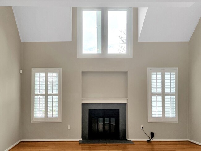 Building Photo - Recently Remodeled 3 bed 3 bath in Tuckahoe!