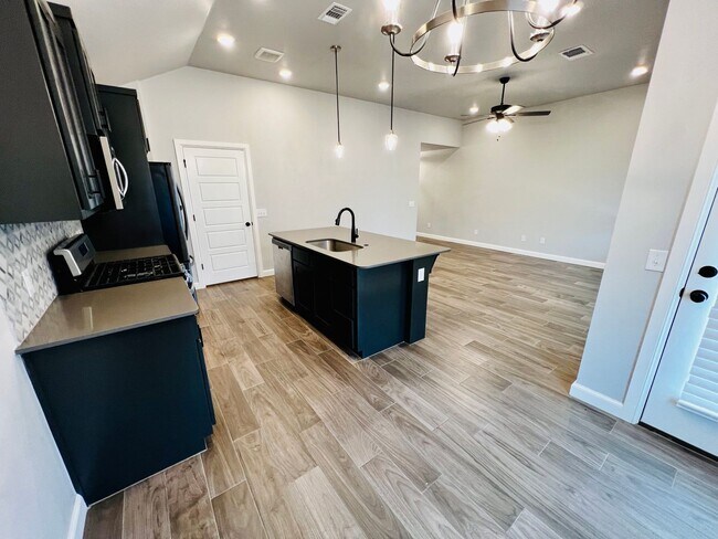 Foto del edificio - Beautiful 3BD 2BA Located in Edmond's Valencia NW 187th Addition!!
