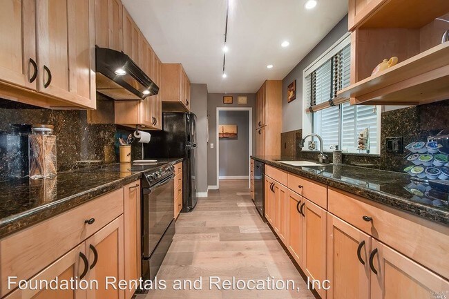 Foto del edificio - 3107 Shelter Bay Ave