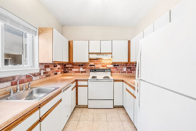 Kitchen - 12 Fairfield Park