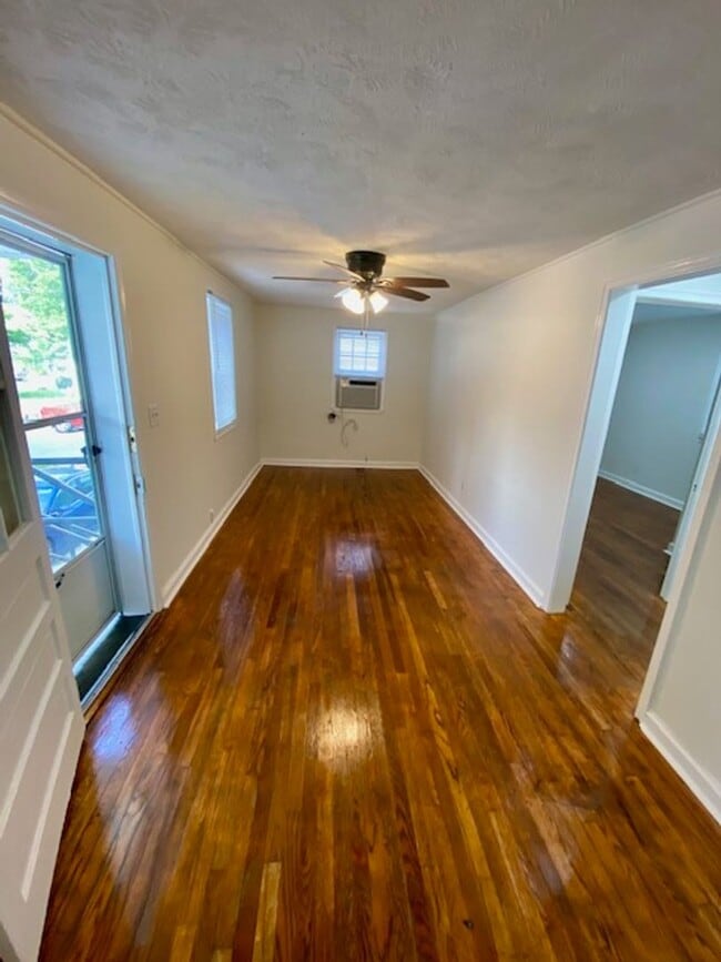Foto del edificio - 1-Bedroom, 1-bathroom Apartment
