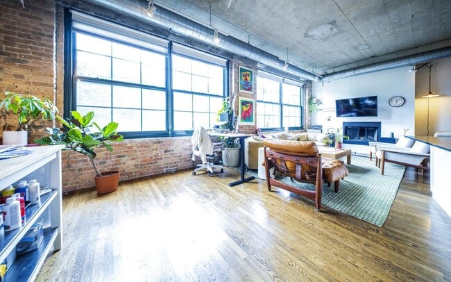 Building Photo - 110 N Peoria St