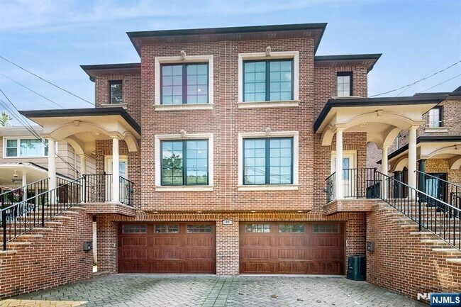 Foto del edificio - 48 E Homestead Ave