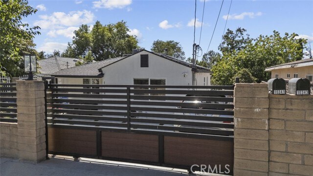 Foto del edificio - 10341 McClemont Ave