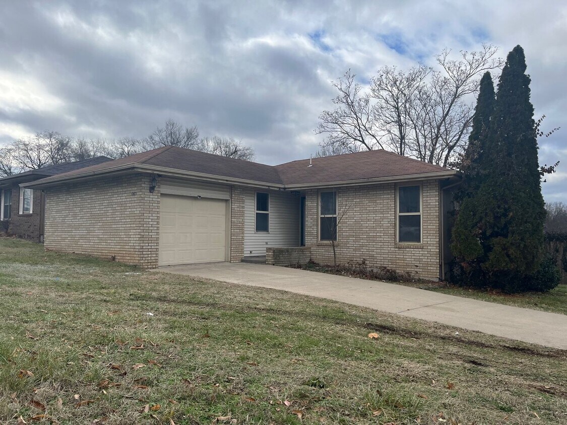 Primary Photo - 3 Bed, 1 Bath Home with Attached Garage