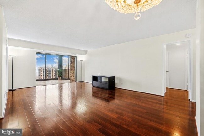 Foto del edificio - 5902 Mt Eagle Dr