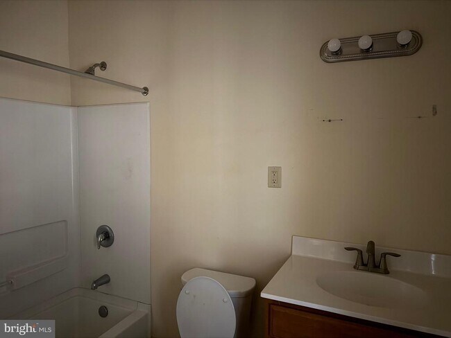 Building Photo - 3 S Church St