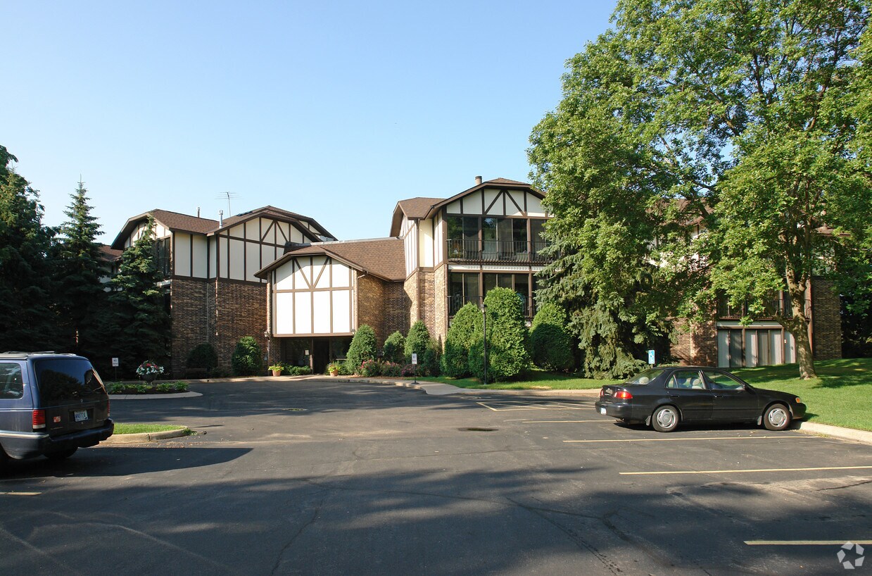 Le Chataignier Apartments in Edina, MN