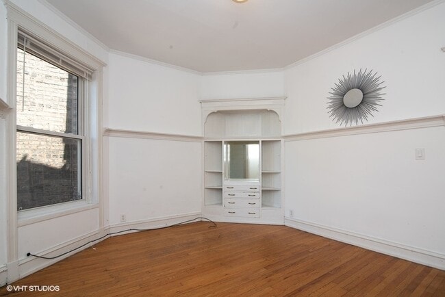 Building Photo - 3515 N Wilton Ave