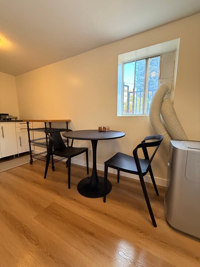 Foto del edificio - 1295 Foothill Dr