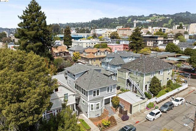 Building Photo - 2211 Haste St