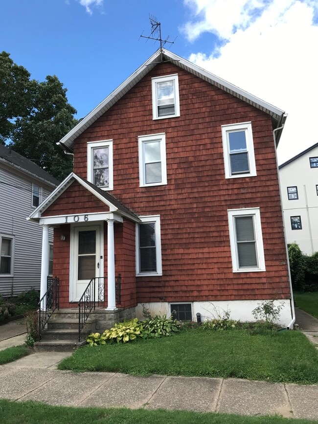 Building Photo - 106 Plum St