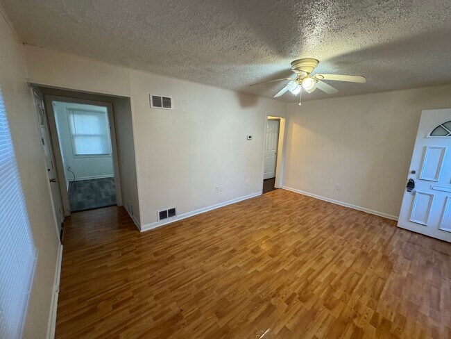 Foto del edificio - 1625 Wickham Ave