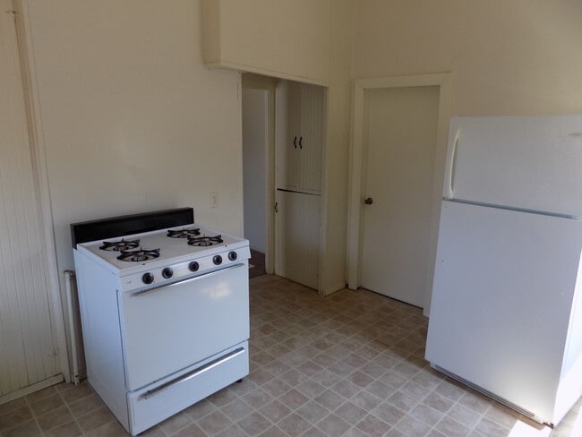 Building Photo - 735-745 Grand Ave