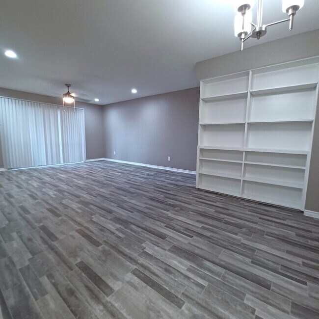 View of Nottingham Apartments for Rent with a Walk-In Closet - Houston, TX ...