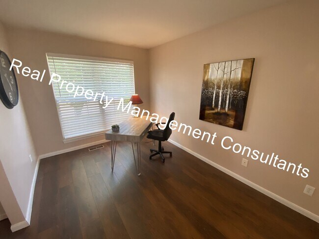 Building Photo - Fully Furnished 2 Bedroom Home, Utilities ...