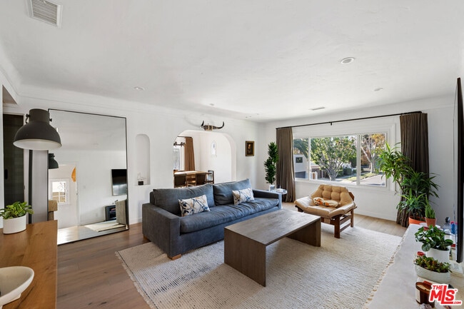 Foto del edificio - 502 N Sweetzer Ave