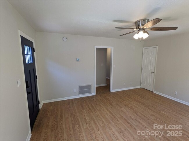 Building Photo - 25.5 Woodrow Ave