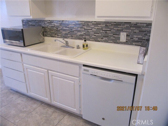 Building Photo - 17564 Orange Dr