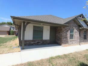 Building Photo - 409 Vail Cir