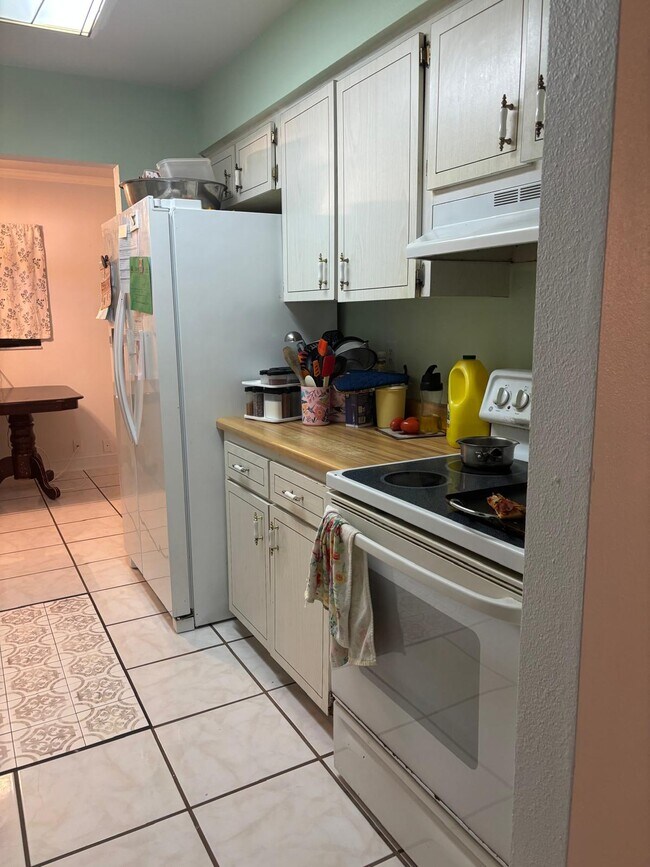 Foto del edificio - 6925 Orkney Ave N