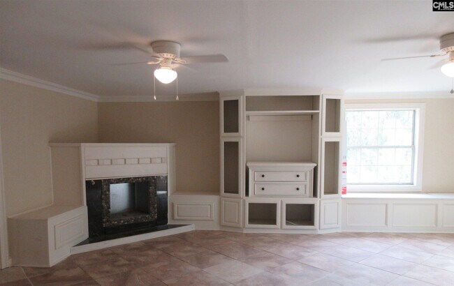 Building Photo - 2185 S Lake Dr