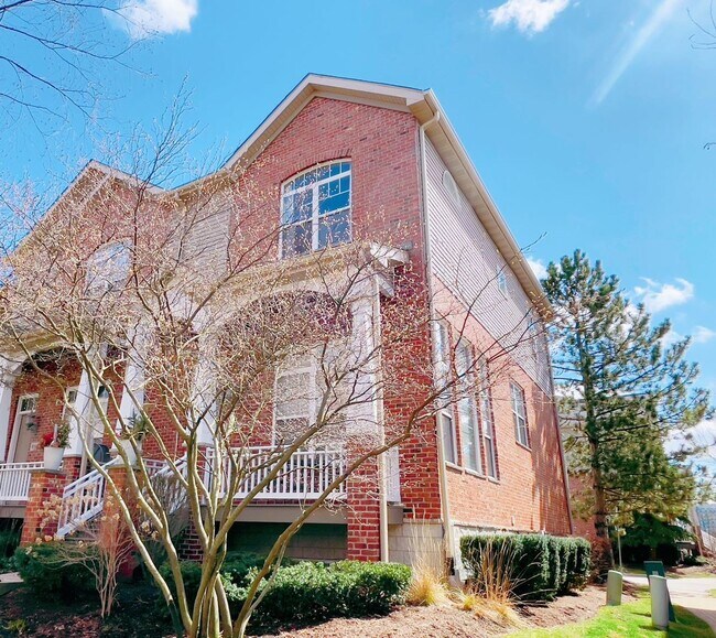 Building Photo - 6152 River Bend Dr